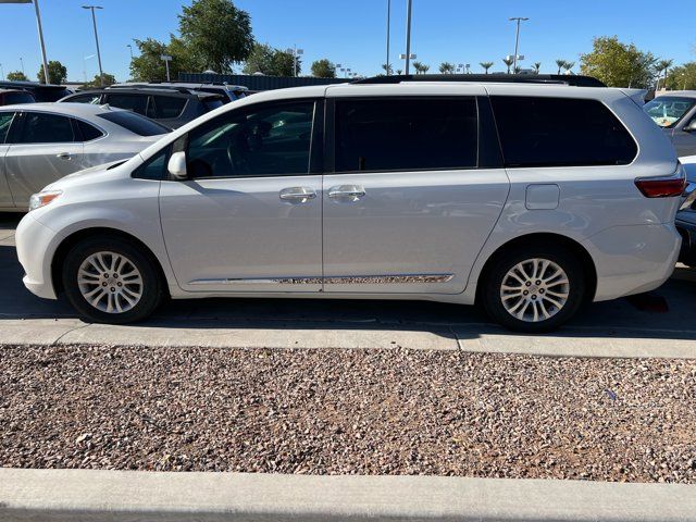 2017 Toyota Sienna XLE