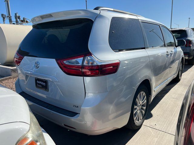 2017 Toyota Sienna XLE