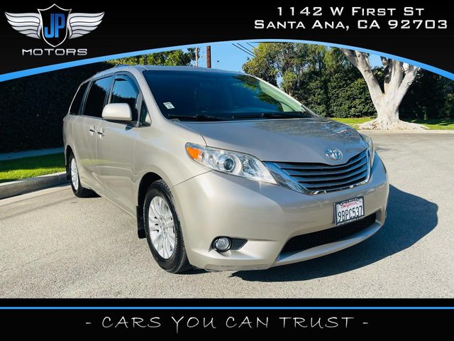 2017 Toyota Sienna XLE Auto Access Seat