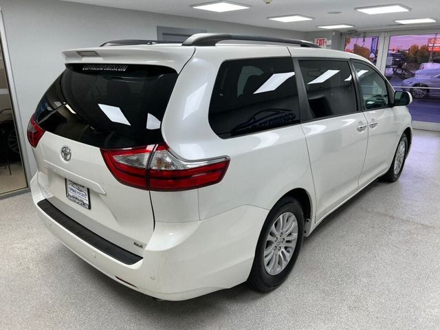 2017 Toyota Sienna XLE