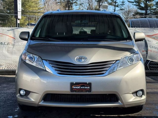 2017 Toyota Sienna XLE