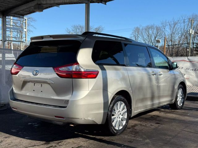 2017 Toyota Sienna XLE