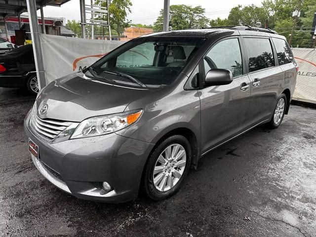 2017 Toyota Sienna XLE