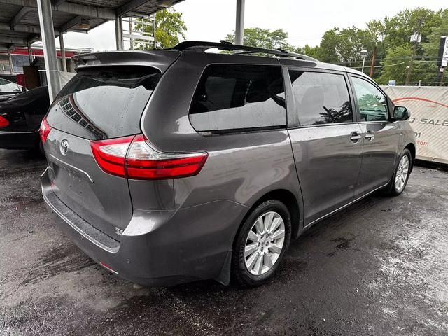 2017 Toyota Sienna XLE