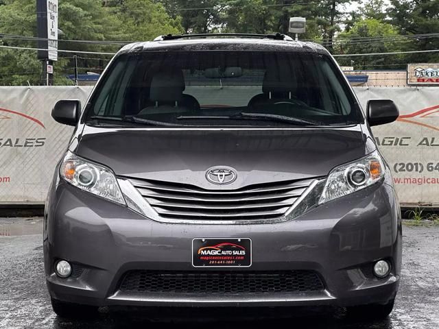 2017 Toyota Sienna XLE