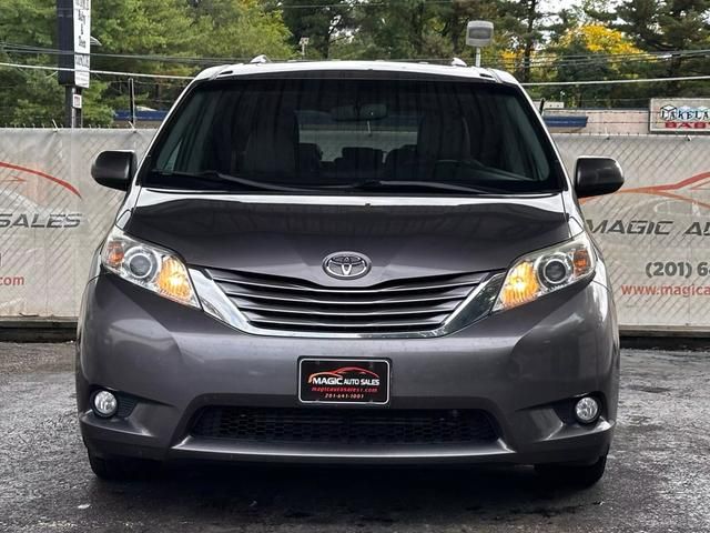 2017 Toyota Sienna XLE