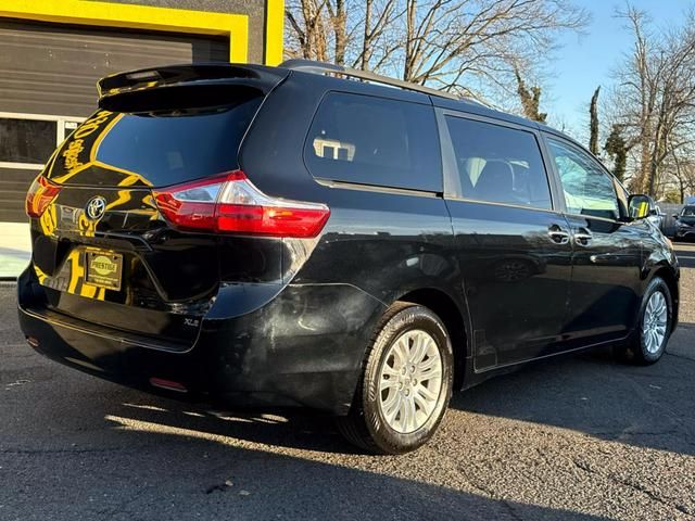 2017 Toyota Sienna XLE