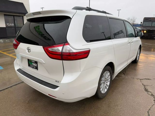 2017 Toyota Sienna XLE