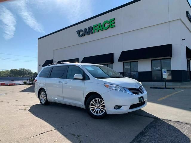 2017 Toyota Sienna XLE