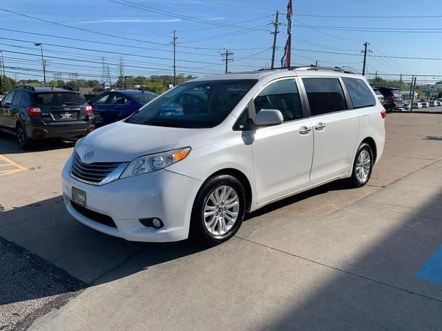 2017 Toyota Sienna XLE