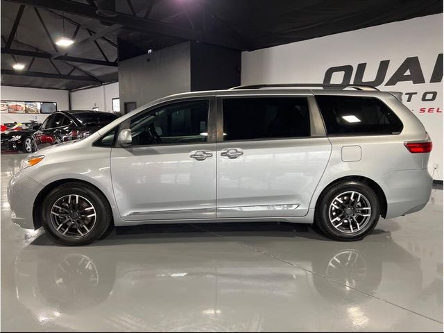 2017 Toyota Sienna 