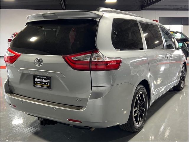 2017 Toyota Sienna 