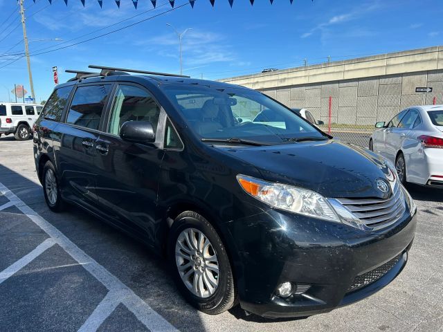 2017 Toyota Sienna XLE