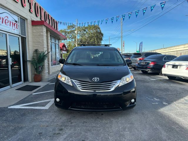 2017 Toyota Sienna XLE