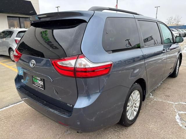 2017 Toyota Sienna XLE