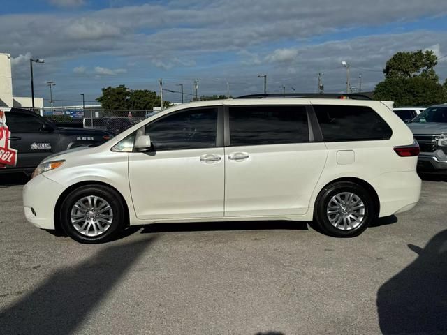 2017 Toyota Sienna XLE