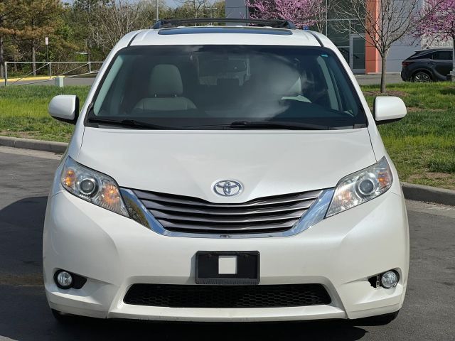 2017 Toyota Sienna XLE