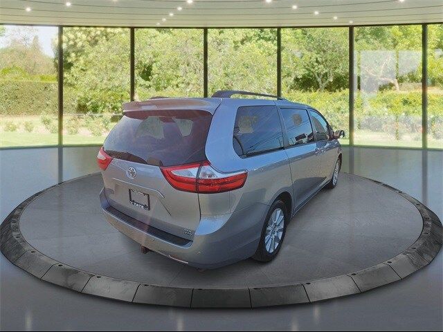 2017 Toyota Sienna XLE Premium