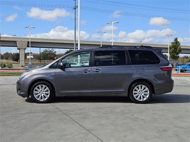 2017 Toyota Sienna 