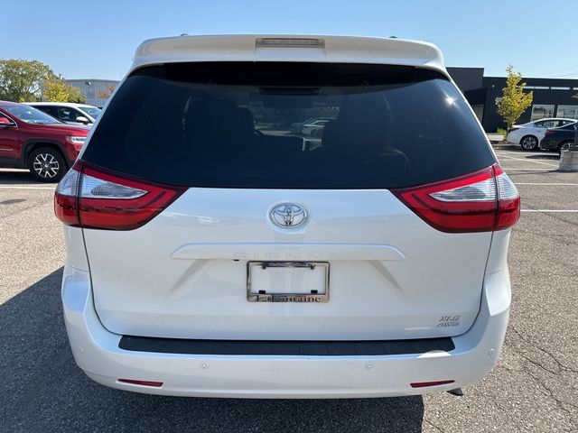 2017 Toyota Sienna XLE Premium