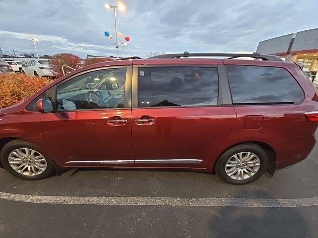 2017 Toyota Sienna XLE Premium