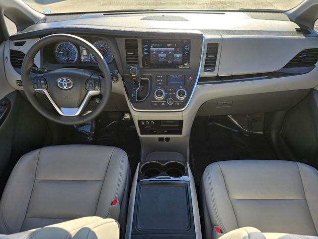 2017 Toyota Sienna XLE Premium