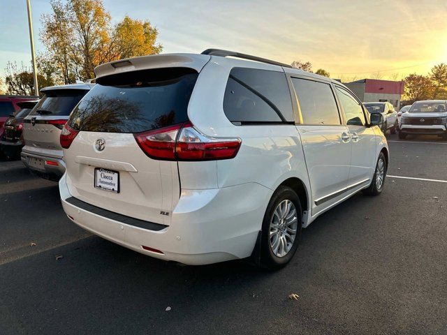 2017 Toyota Sienna XLE Premium