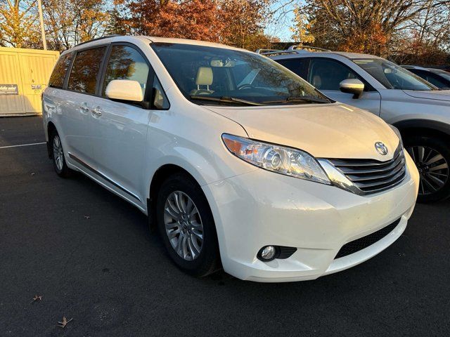 2017 Toyota Sienna XLE Premium