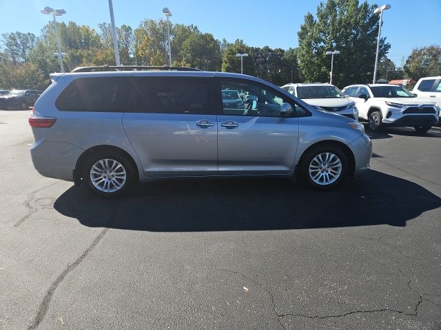 2017 Toyota Sienna XLE Premium