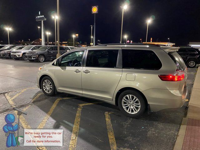 2017 Toyota Sienna XLE Premium