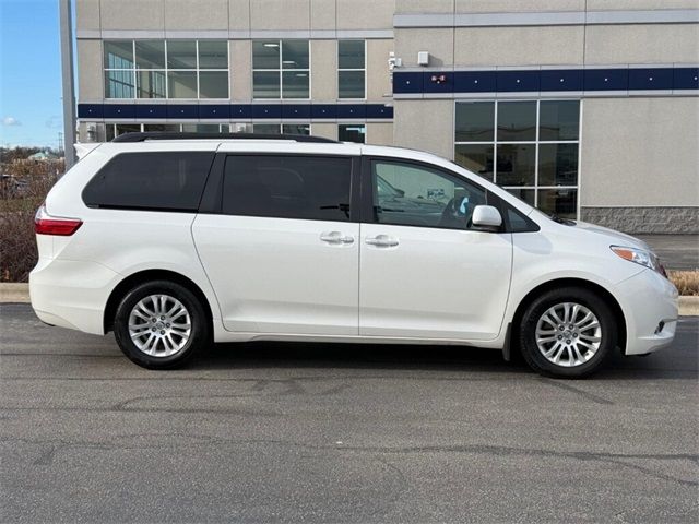 2017 Toyota Sienna XLE Premium