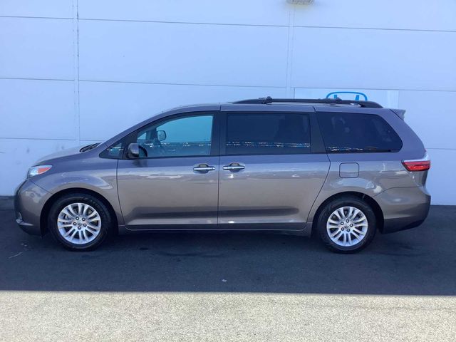 2017 Toyota Sienna XLE Premium