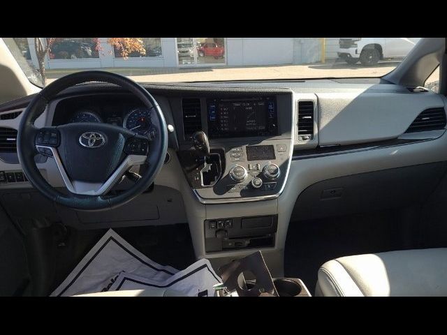 2017 Toyota Sienna XLE Premium