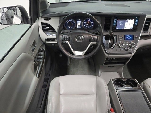 2017 Toyota Sienna XLE Premium