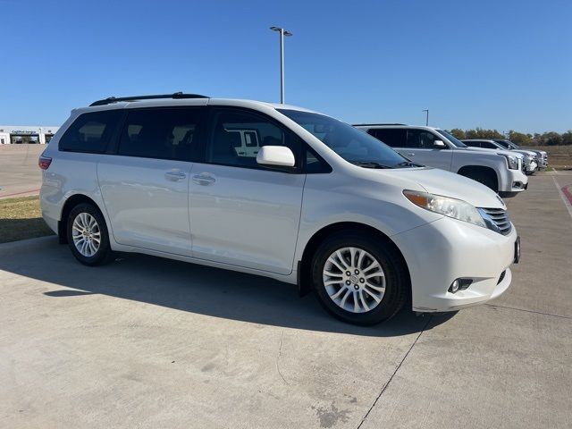 2017 Toyota Sienna XLE Auto Access Seat