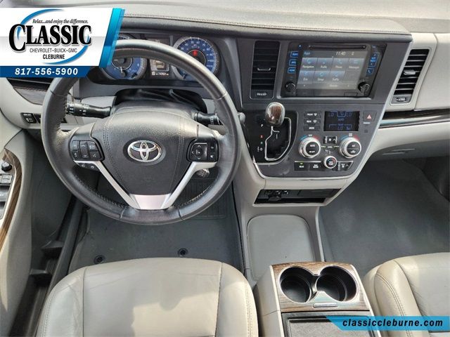 2017 Toyota Sienna XLE Auto Access Seat