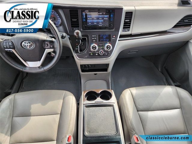 2017 Toyota Sienna XLE Auto Access Seat