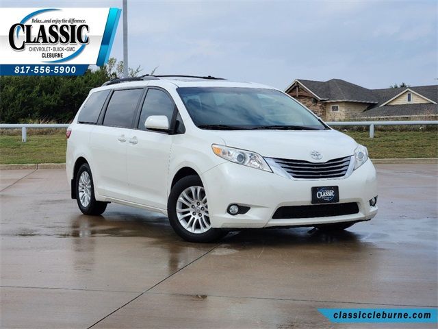 2017 Toyota Sienna XLE Auto Access Seat