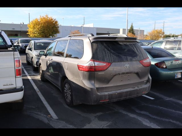 2017 Toyota Sienna XLE Premium