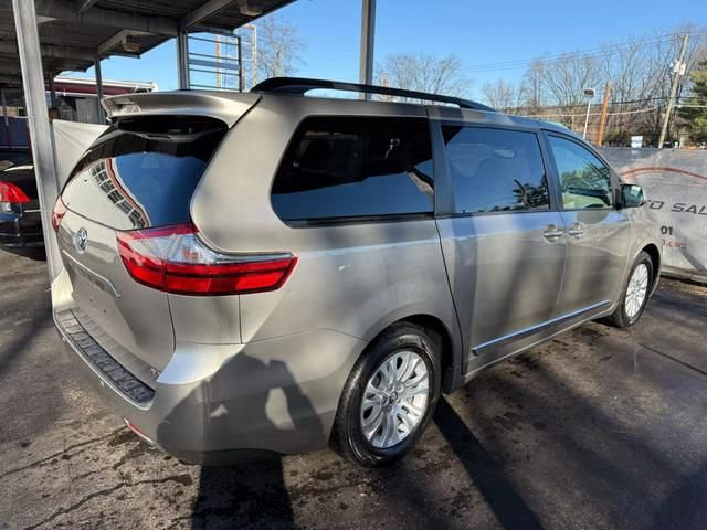 2017 Toyota Sienna XLE Premium