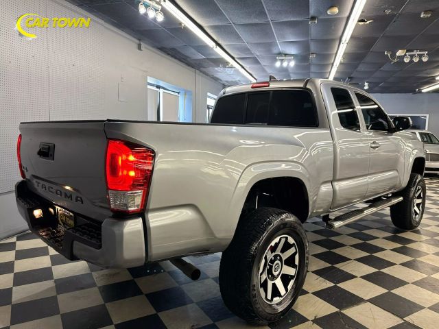 2017 Toyota Tacoma SR