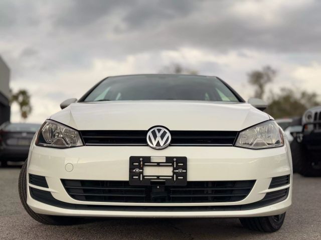 2017 Volkswagen Golf Wolfsburg Edition