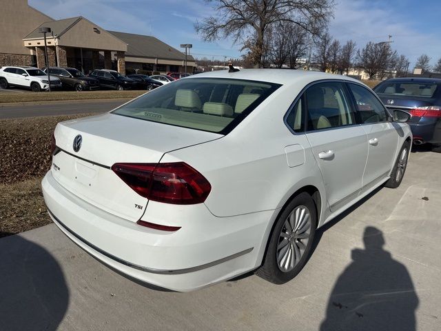 2017 Volkswagen Passat 1.8T SE