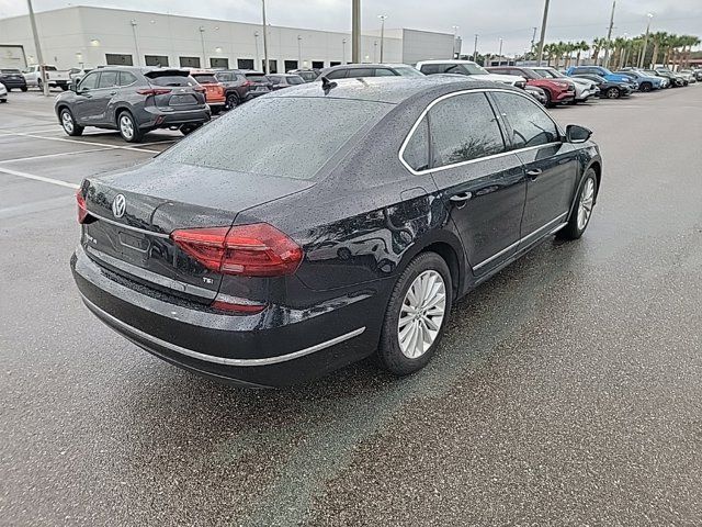 2017 Volkswagen Passat 1.8T SE