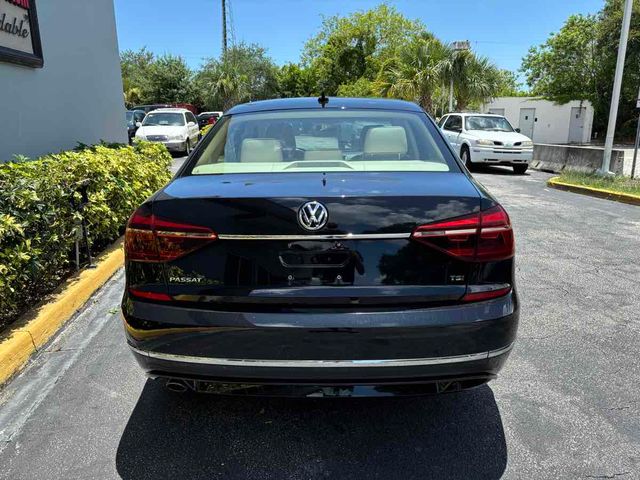 2017 Volkswagen Passat R-Line Comfort