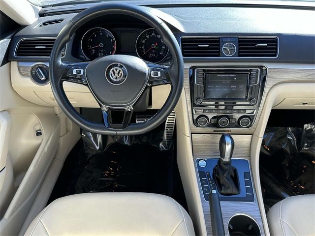 2017 Volkswagen Passat 1.8T SEL Premium