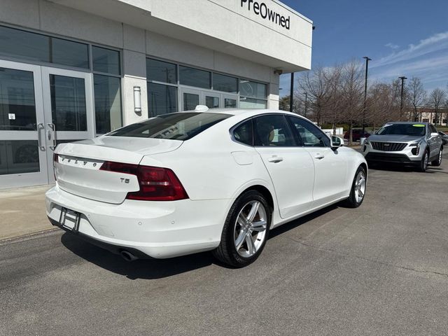 2017 Volvo S90 Momentum