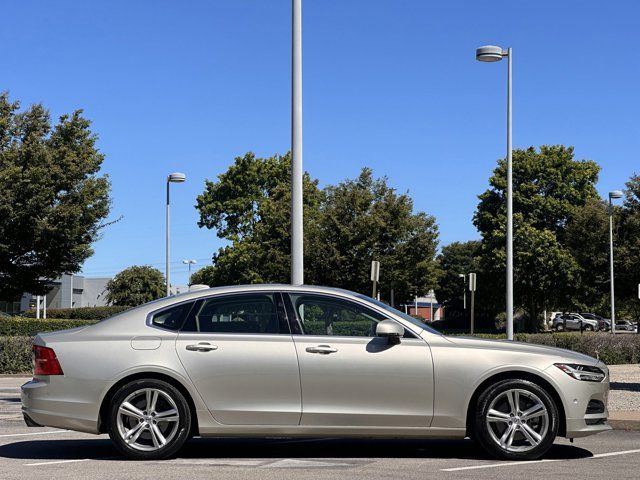 2017 Volvo S90 Momentum