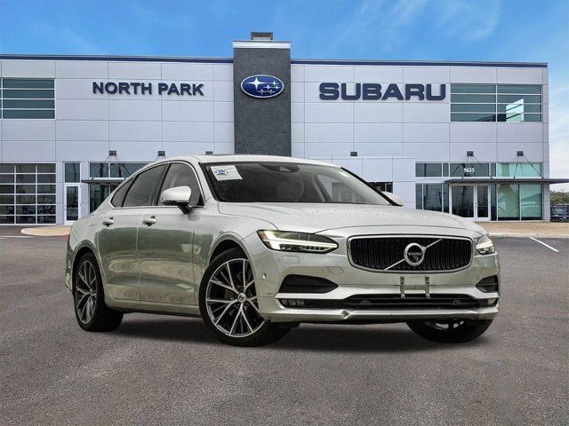 2017 Volvo S90 Momentum