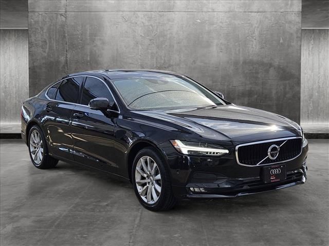 2017 Volvo S90 Momentum